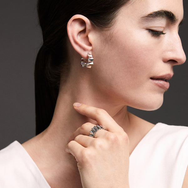 日本製手作りジュエリー |「ジグザグ」 シリーズの リング – hk+np